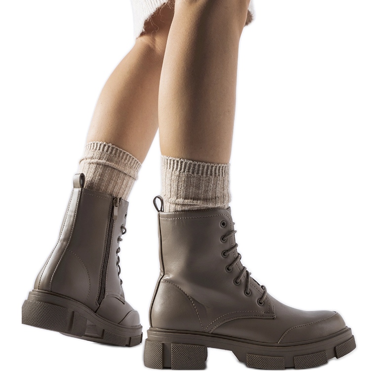 Muncitori din Cunningham izolați cu gri și maro