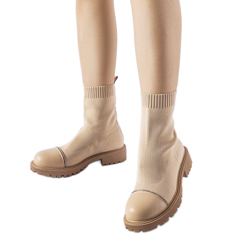 Botine maro șosete cu strasuri de la Vail Botine maro șosete cu strasuri de la Vail