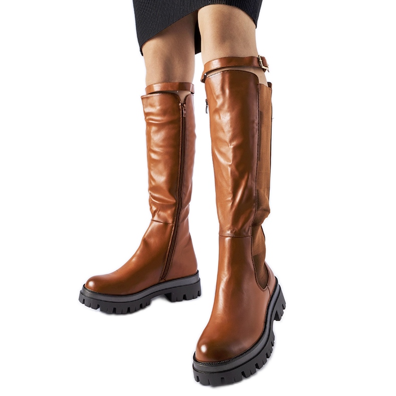 Cizme maro masive decorate cu o curea Stuart