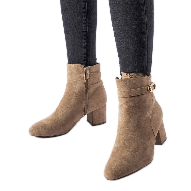 Botine bej cu toc mic, cu cataramă Sesto