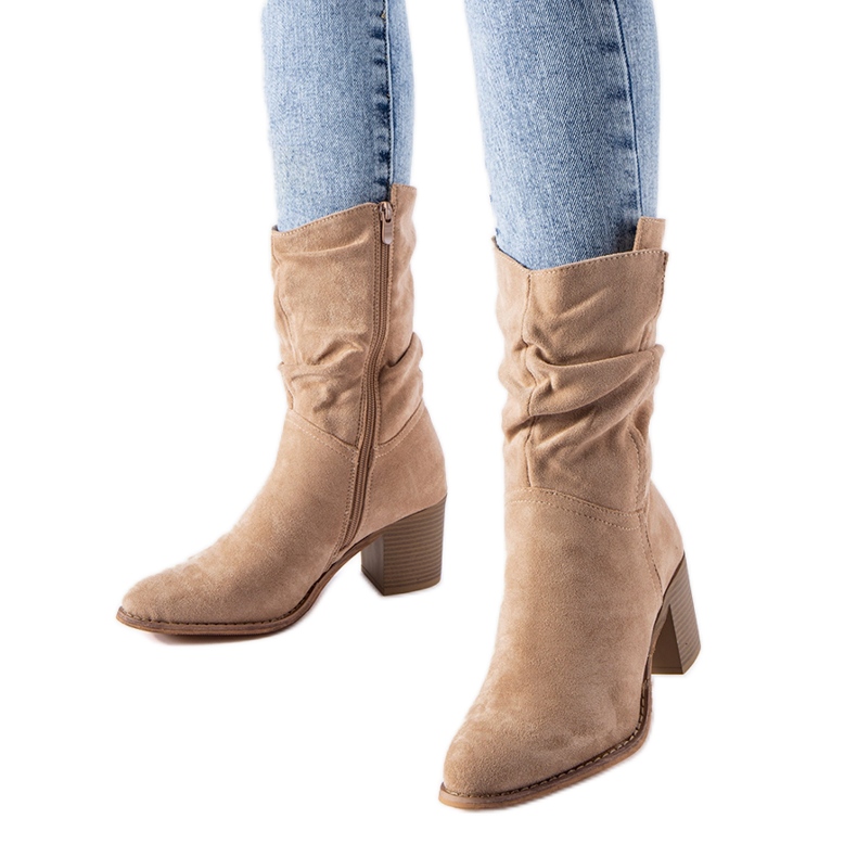 Cizme de cowboy izolate bej de la Filomena