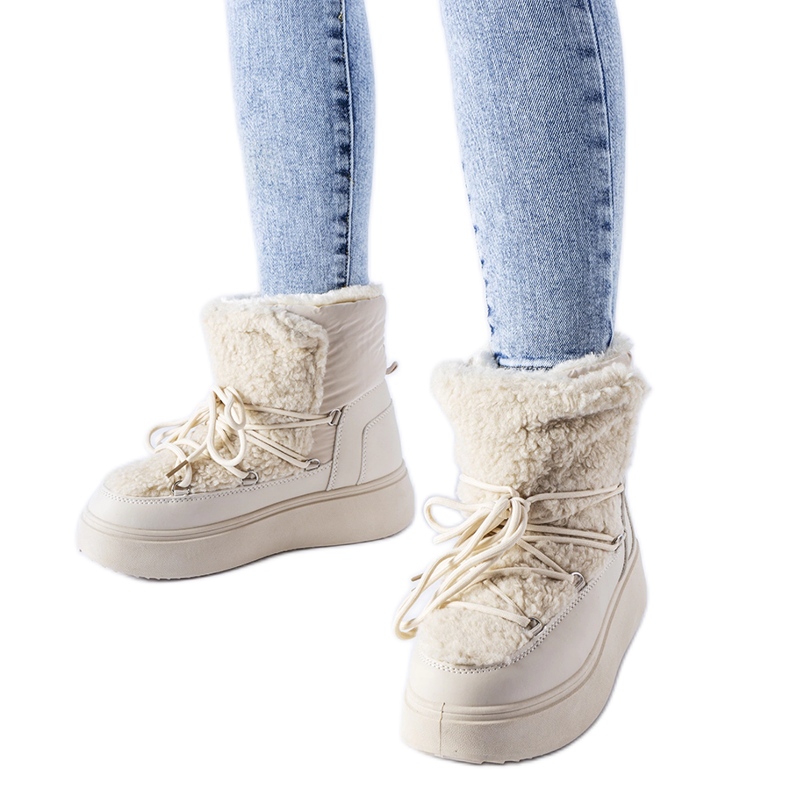 Cizme de zăpadă bej pe o platformă masivă Elvio Cizme de zăpadă bej pe o platformă masivă Elvio