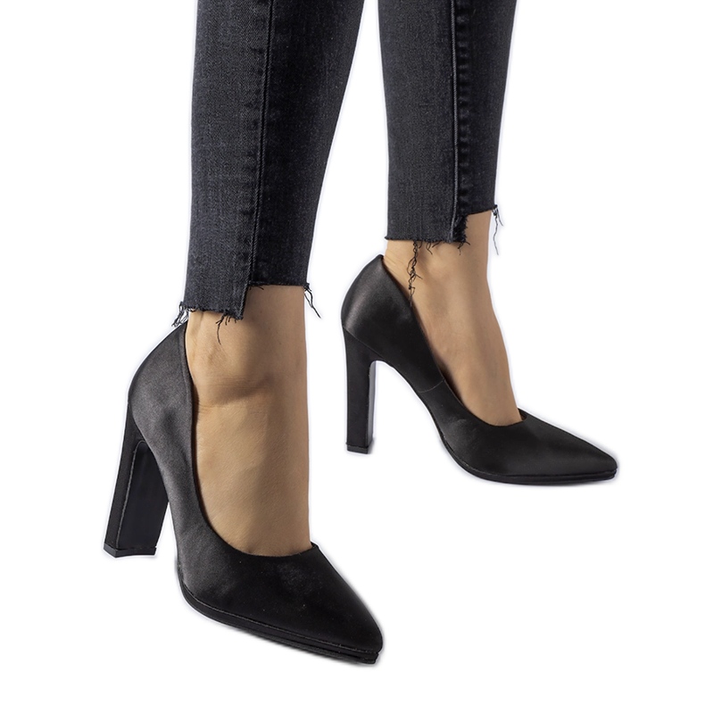 Pompe stiletto din satin negru de la Rivers