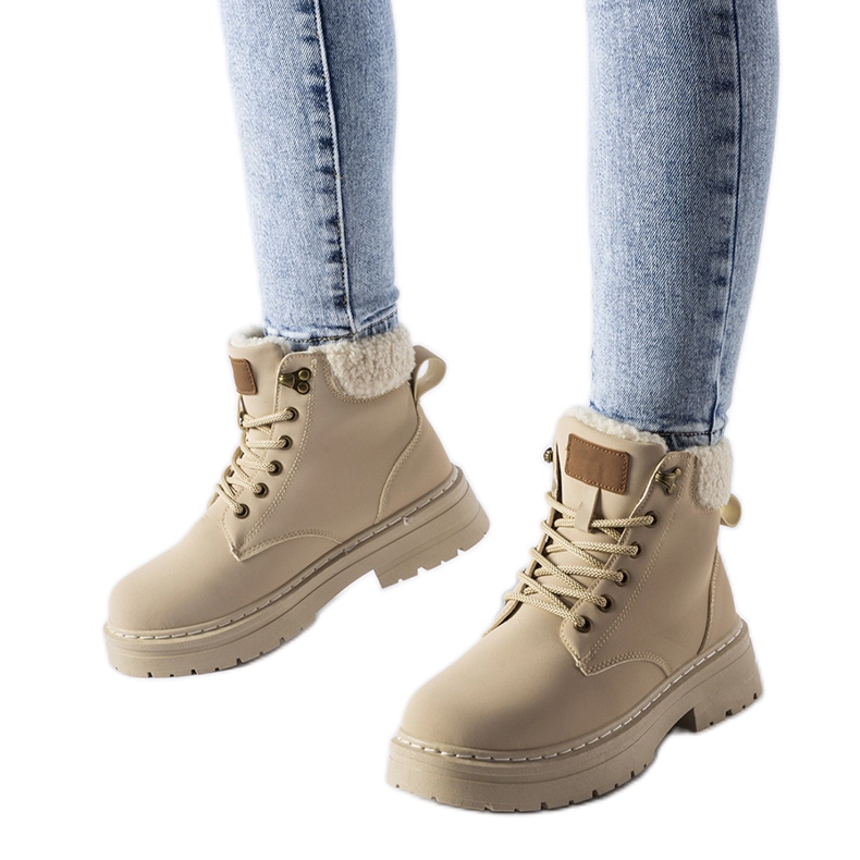 Muncitori din Burgondi izolați în bej