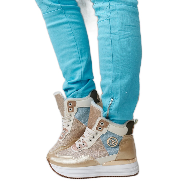 Adidasi Deleon aurii izolați cu sclipici de aur