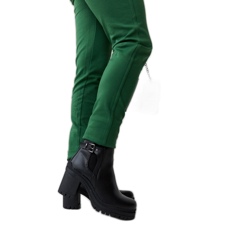 Botine negre cu toc mic, cu buclă pentru curea de la Favale negru