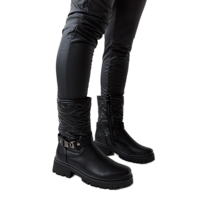 Botine izolate negre cu curea decorativă Lido negru