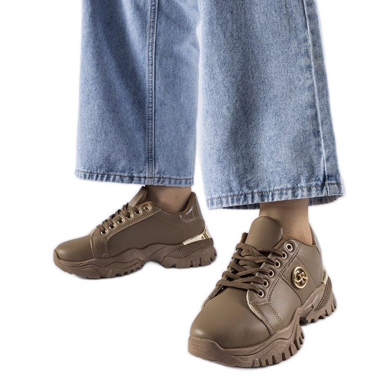 Adidași maro cu talpă masivă de la Arpaia