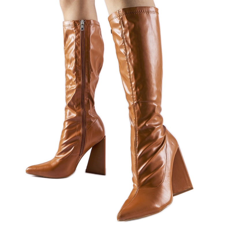 Cizme maro cu toc înalt de la Petrullo