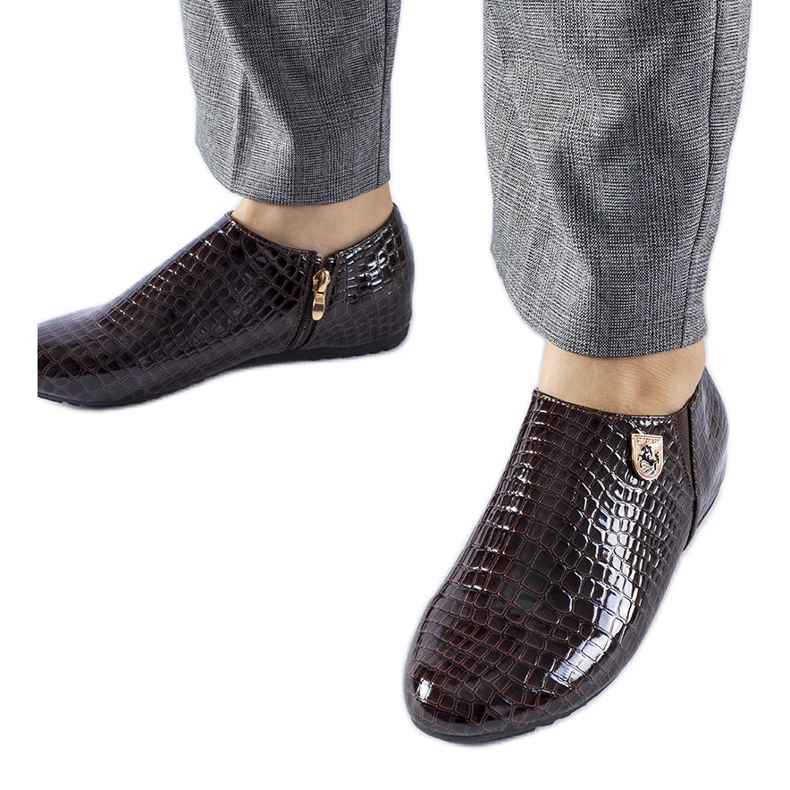 Pantofi maro lacuiti de la Nelec