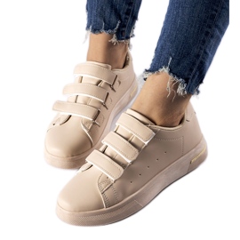 Adidași bej cu închidere Velcro de la Paré Adidași bej cu închidere Velcro de la Paré