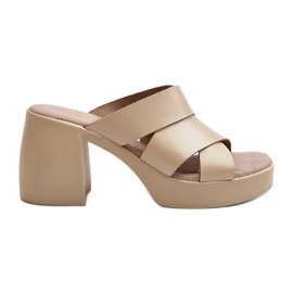 Flip-flops din piele Zazoo 40373 pe un bloc bej Flip-flops din piele Zazoo 40373 pe un bloc bej