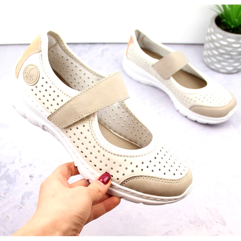 Pantofi confortabili de dama ajurati cu velcro, bej Rieker L32B5-81