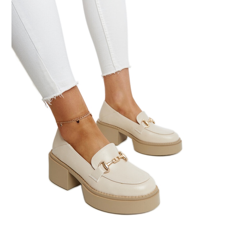 Pantofi cu toc bej din piele ecologică de la Vinceza