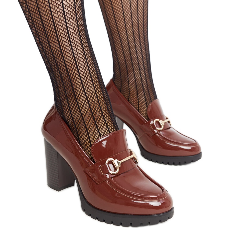 Pompe maro cu toc lacuit de la Giacoma Pompe maro cu toc lacuit de la Giacoma