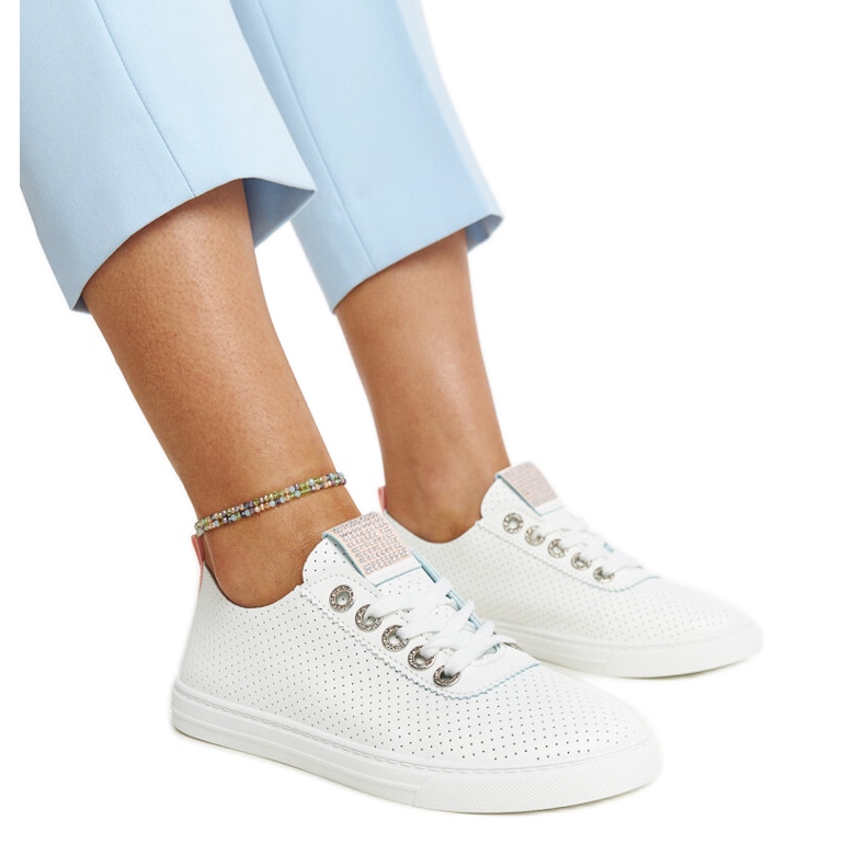 Tenisi albi din piele ecologică de la Anbarin