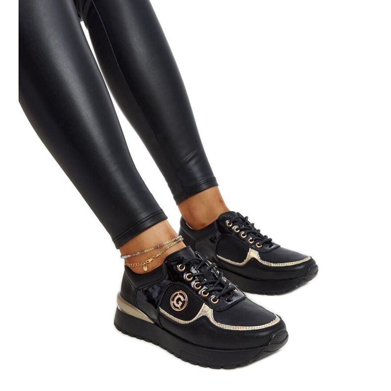 Pantofi din piele neagră cu cataramă decorativă negru