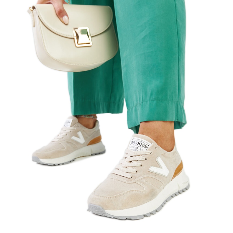 Adidași bej cu talpă Olonio mai groasă