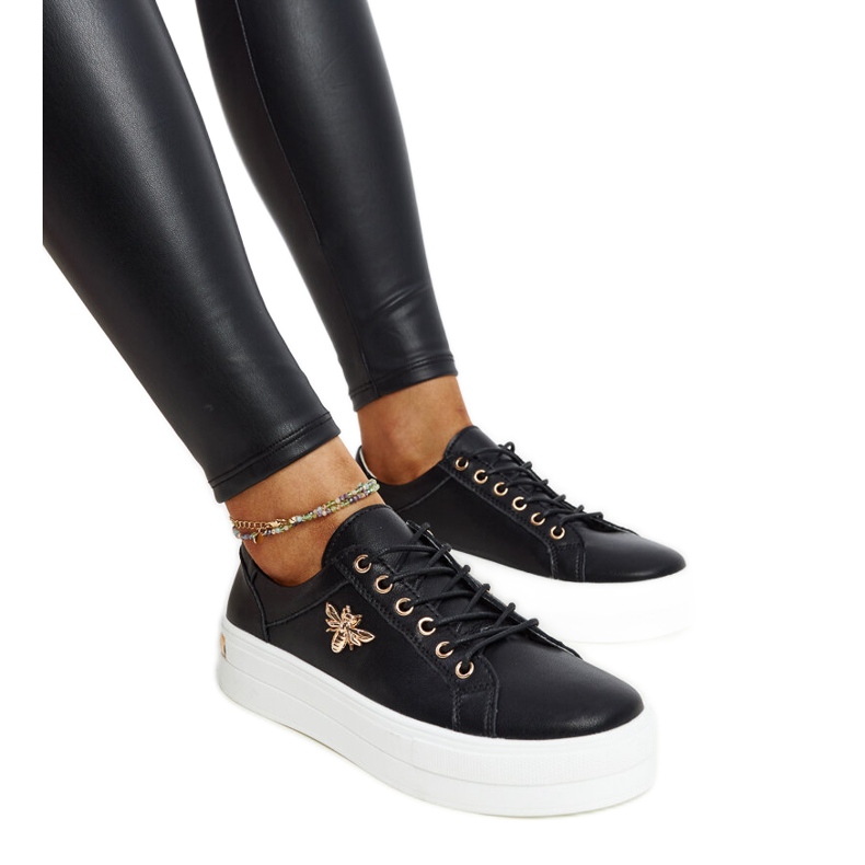 Pantofi din piele neagră cu cataramă decorativă negru