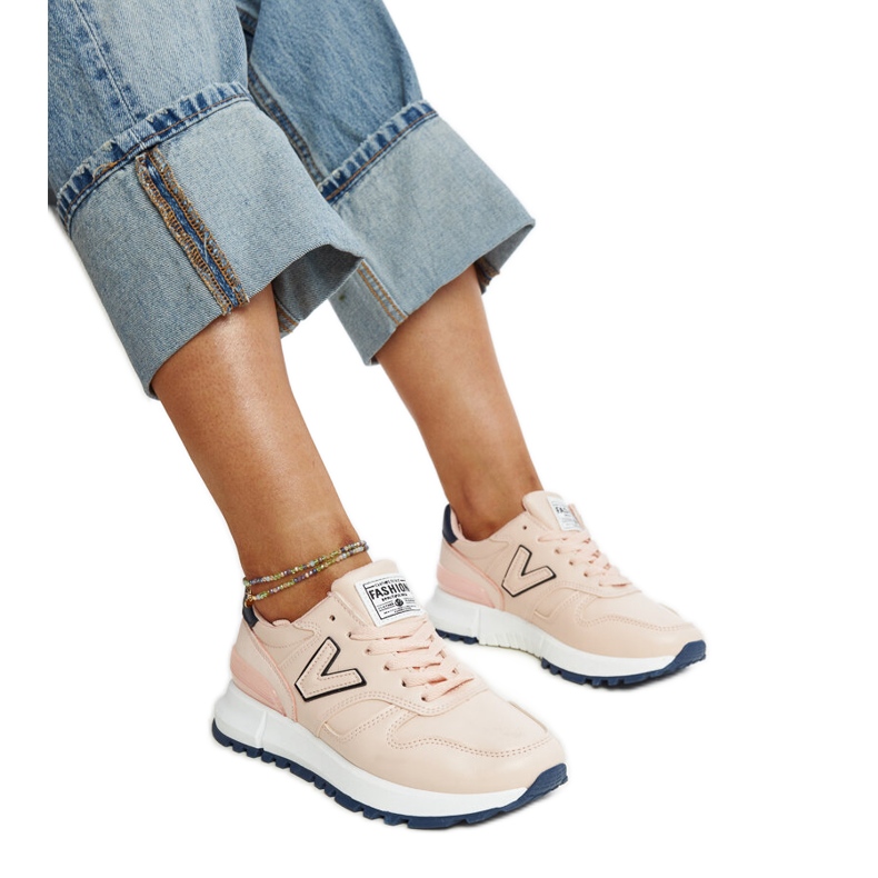 Adidași roz cu talpă mai groasă de la Olonio Adidași roz cu talpă mai groasă de la Olonio