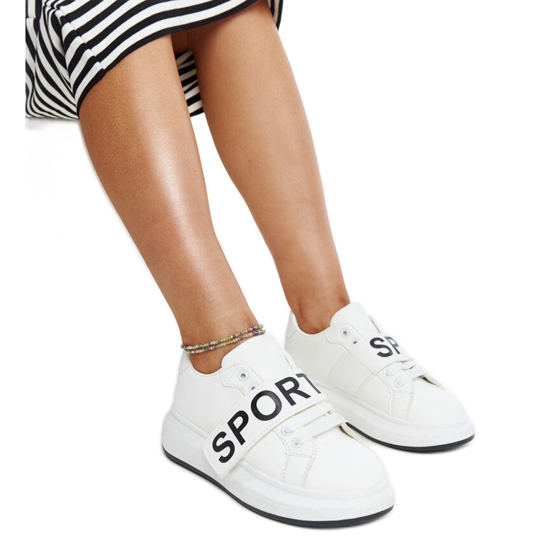 Pantofi din piele albastra cu catarama decorativa