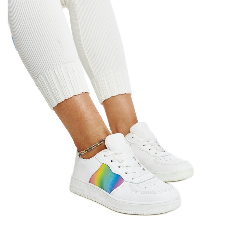 Pantofi din piele albă cu cataramă decorativă Pantofi din piele albă cu cataramă decorativă