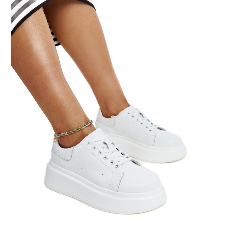 Tenisi din piele albă cu șireturi