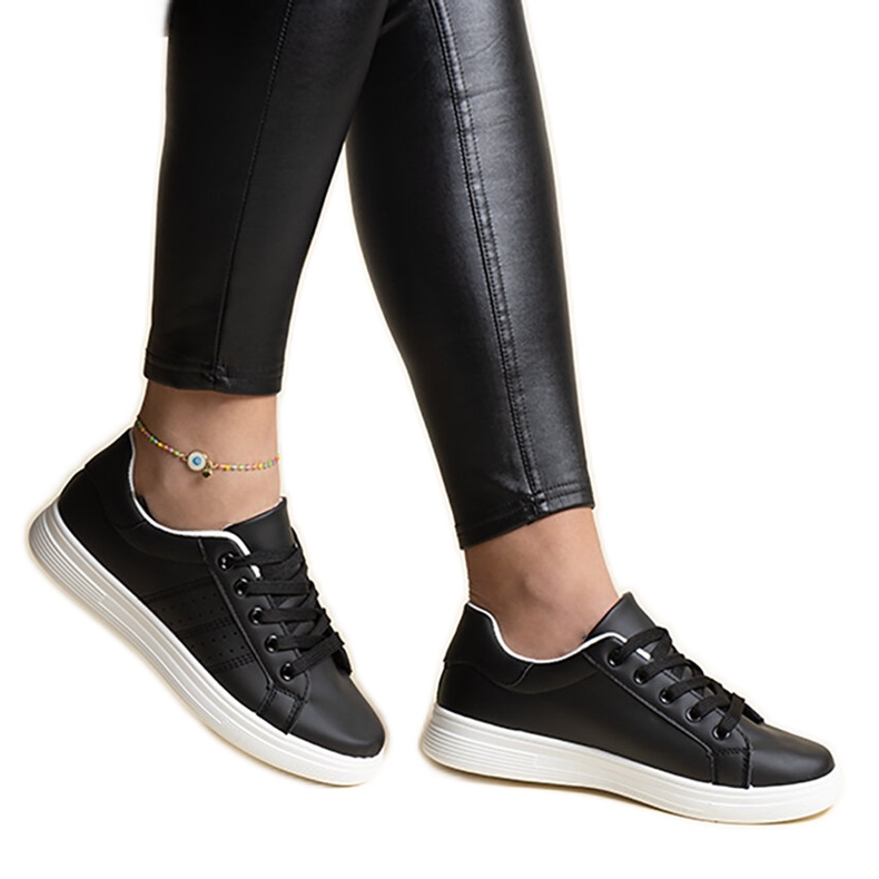 Tenisi albi din piele ecologică de la Cathleen Tenisi albi din piele ecologică de la Cathleen