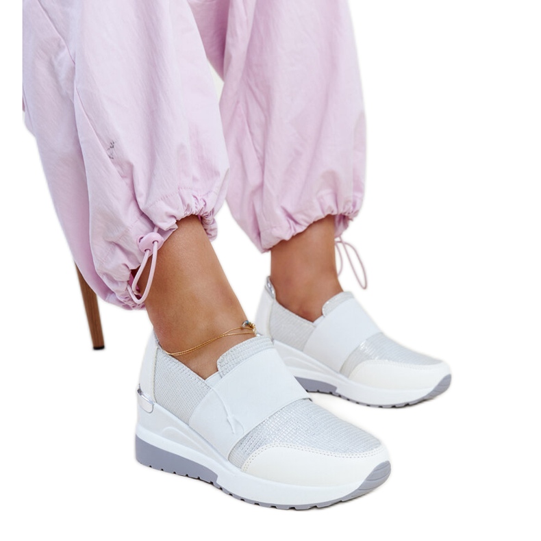 Tenisi albi Kallay cu pană