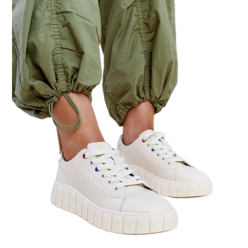 Tenisi din piele bej de la Zvonka