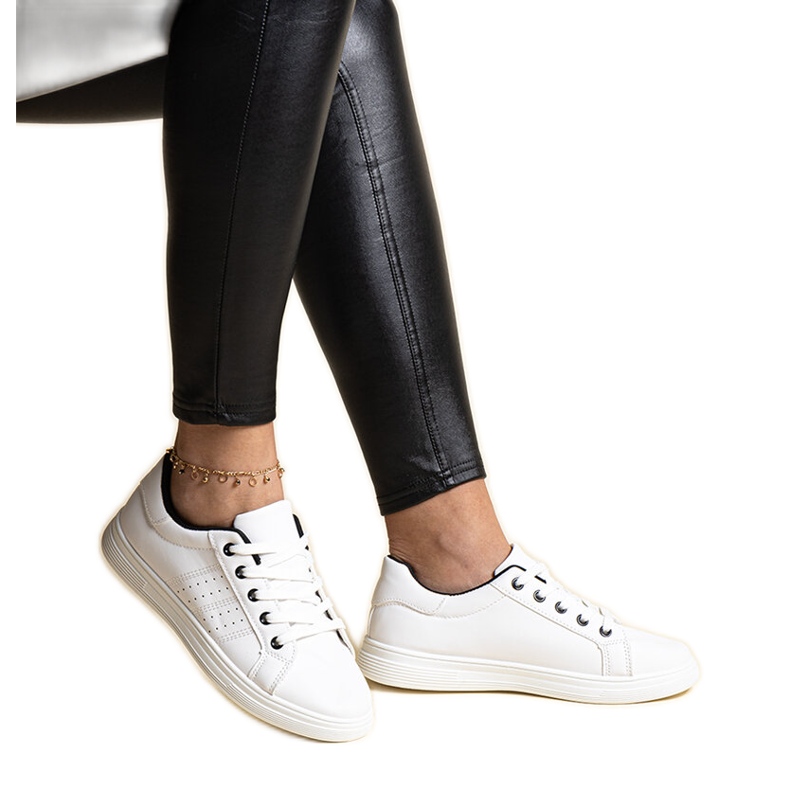 Tenisi albi din piele ecologică de la Cathleen Tenisi albi din piele ecologică de la Cathleen