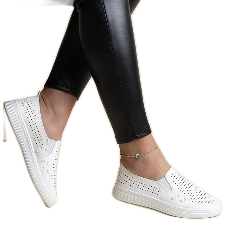 Tenisi albi cu slip-on, ajurati, marca Dafina Tenisi albi cu slip-on, ajurati, marca Dafina