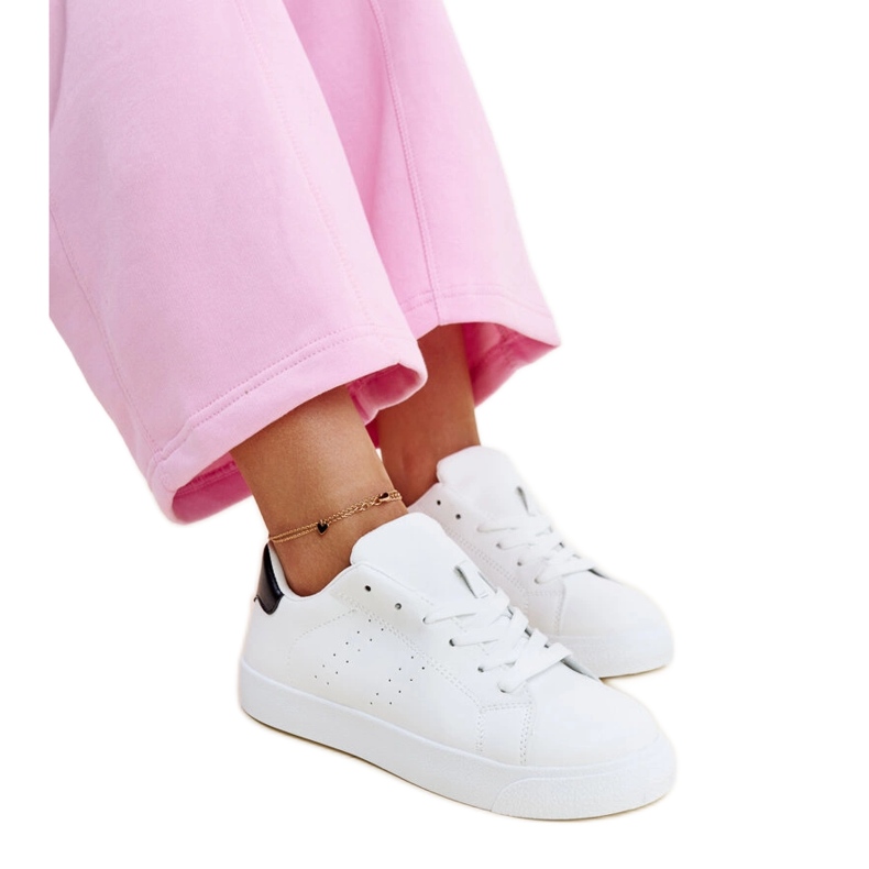 Tenisi Akila albi si negri Tenisi Akila albi si negri