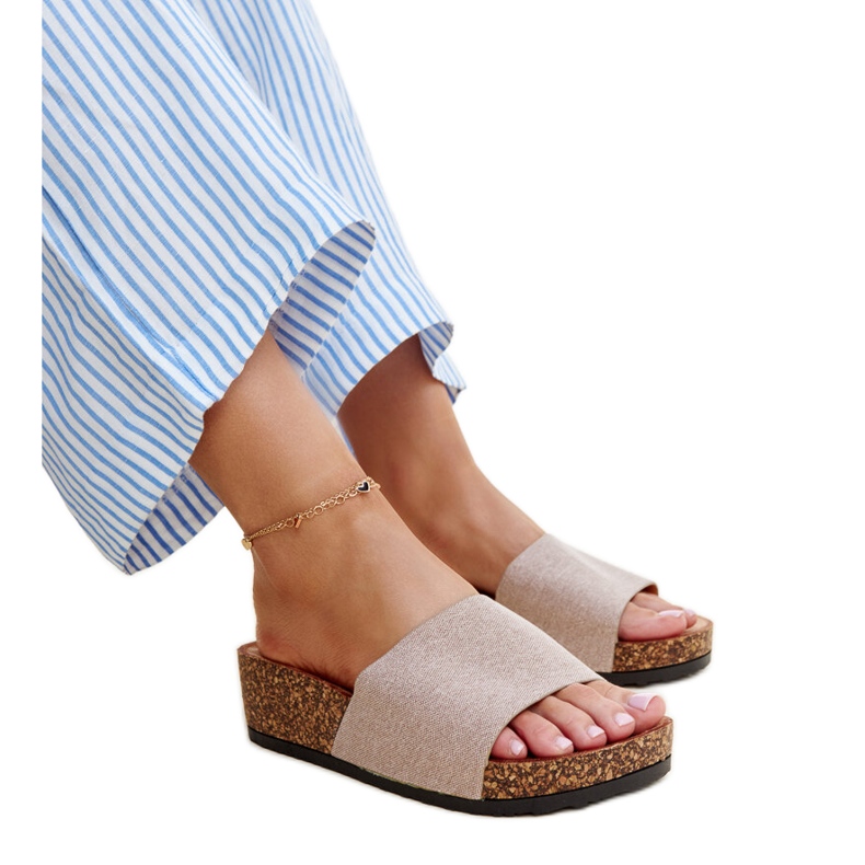 Catâri bej închis cu o pană de plută Naifene