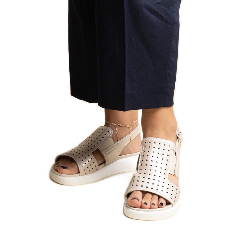 Sandale Imogne aurii cu o parte superioară ajurata de aur