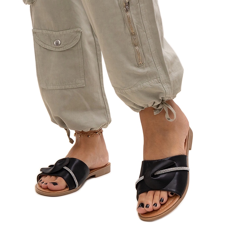 Pălării decorate cu o curea cu zirconi Amari negru