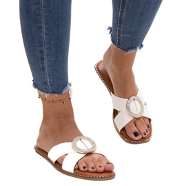 Capace decorate cu o închidere de zircon Salimba alb