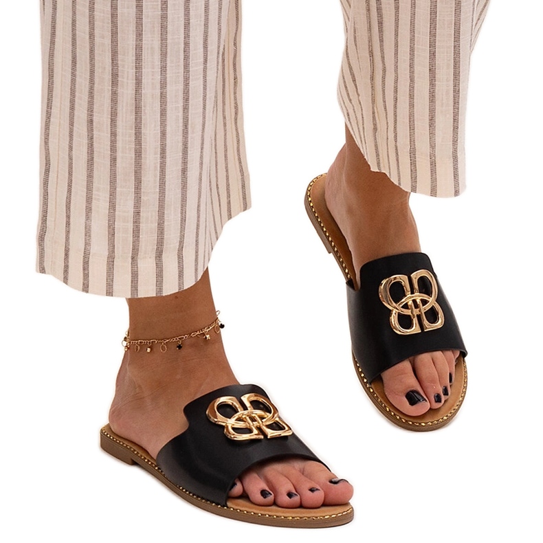 Șlapi negri decorati cu o cataramă Perkin negru