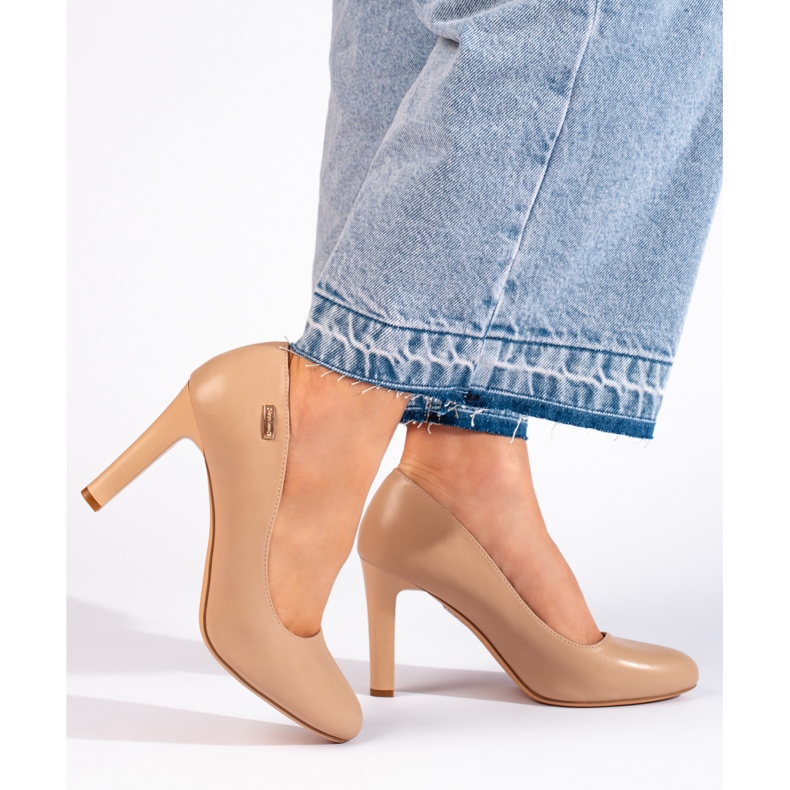 Pompe clasice cu toc bej de Sergio Leone