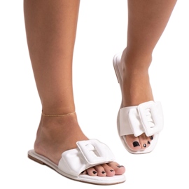 Papuci albi cu cataramă Ganema