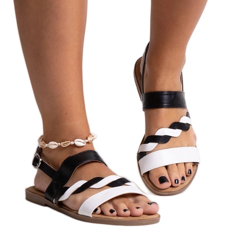 Sandale albe și negre din piele ecologică de la Asfoure Sandale albe și negre din piele ecologică de la Asfoure