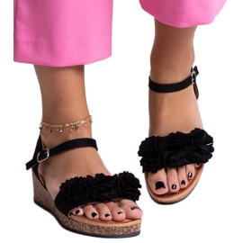 Sandale negre cu pană cu flori de Meaza negru Sandale negre cu pană cu flori de Meaza negru