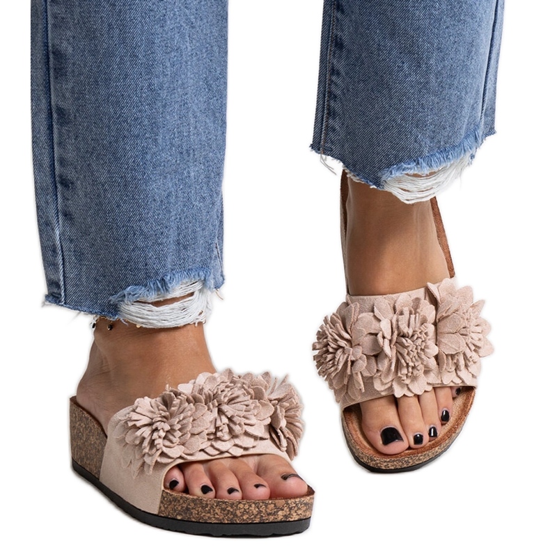 Flip-flops bej cu flori pe platforma Apolonia Flip-flops bej cu flori pe platforma Apolonia