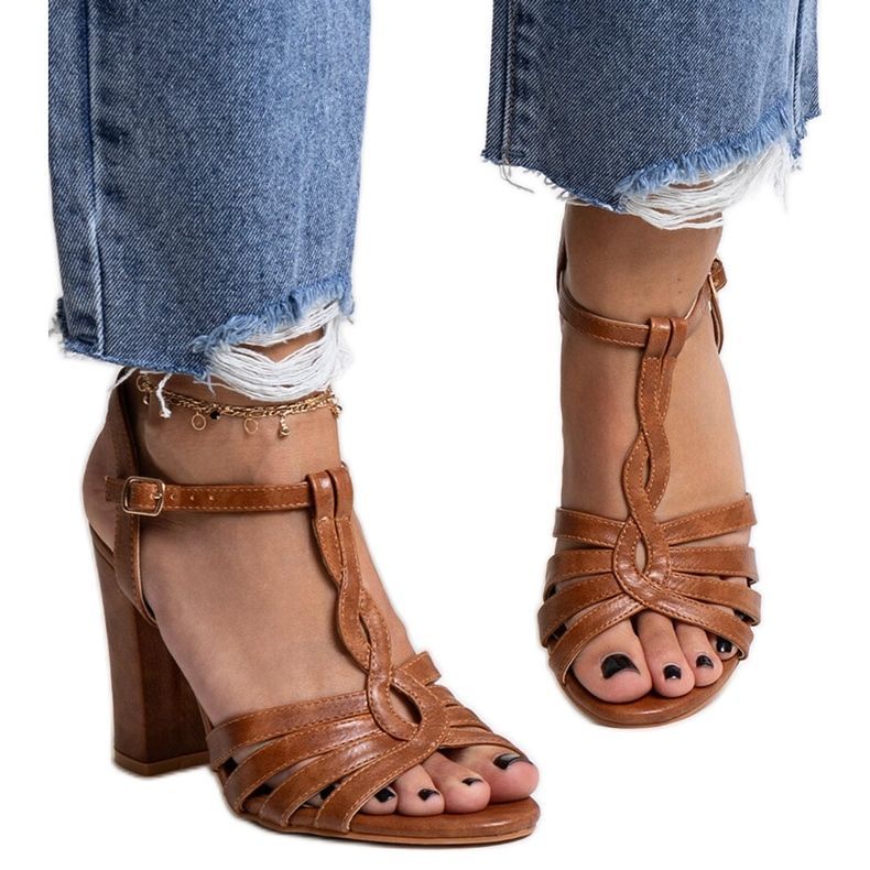 Sandale maro cu toc inalt de la Mikaii Sandale maro cu toc inalt de la Mikaii