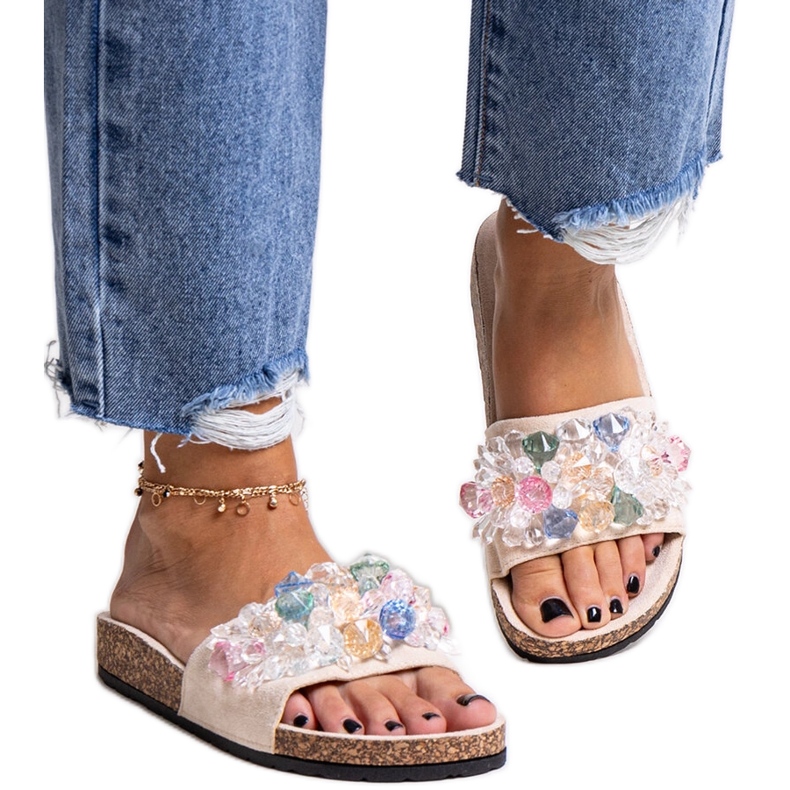 Slapi bej decorate cu pietre Negistina