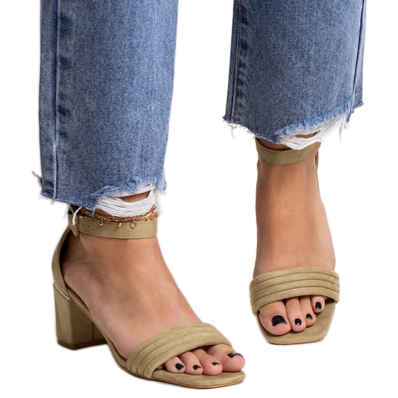 Sandalele verzi cu toc joase ale lui Johar verde