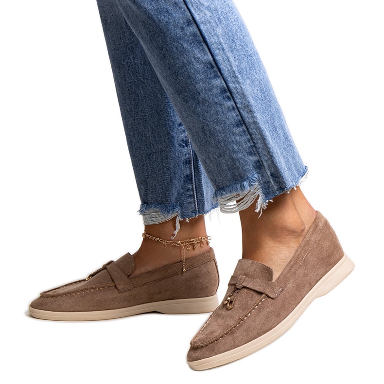 Mocasini maro închis cu pandantiv din metal de la Fiorano bej