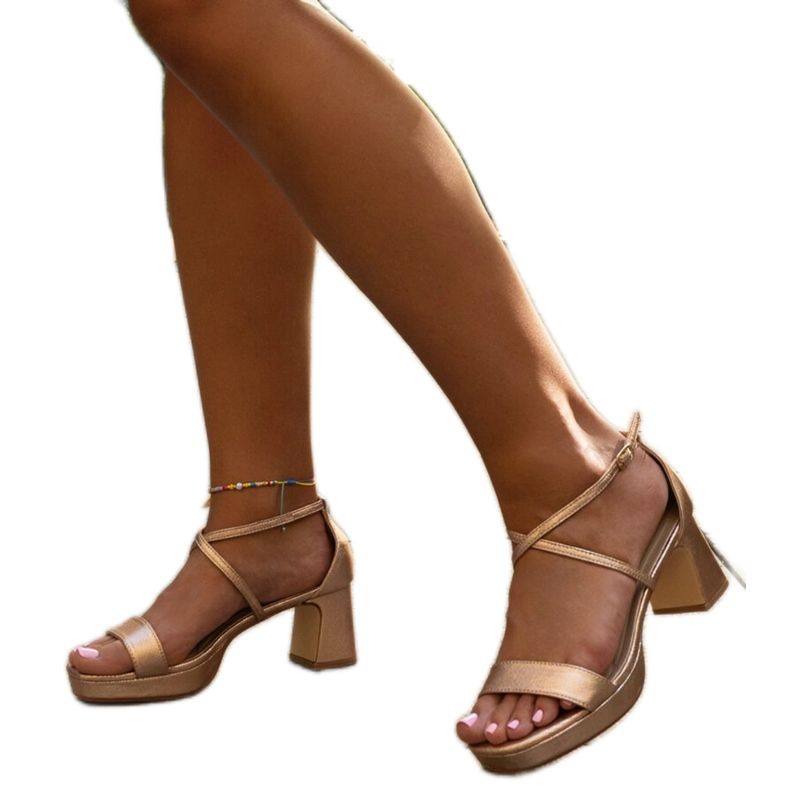 Sandale roz cu toc de la Husne de aur