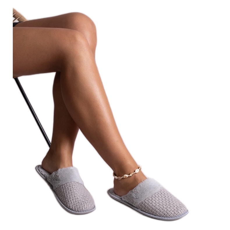 Papuci gri decorati cu fir Sira