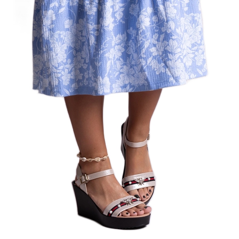 Sandale cu pană Farah aurii de aur Sandale cu pană Farah aurii de aur